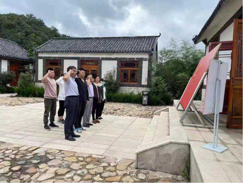 以红色教育促民爆领域安全生产