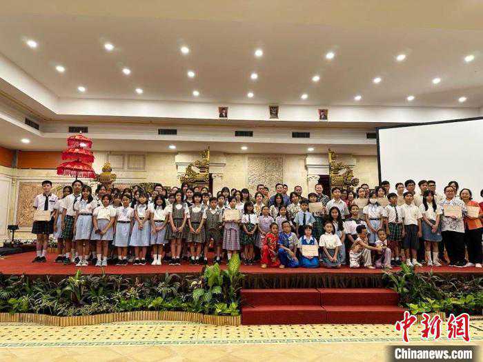 中国驻登巴萨总领馆举办第六届总领事奖学金颁奖仪式