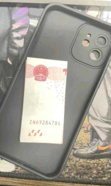 为什么我男友总喜欢在手机壳里面夹钱啊？