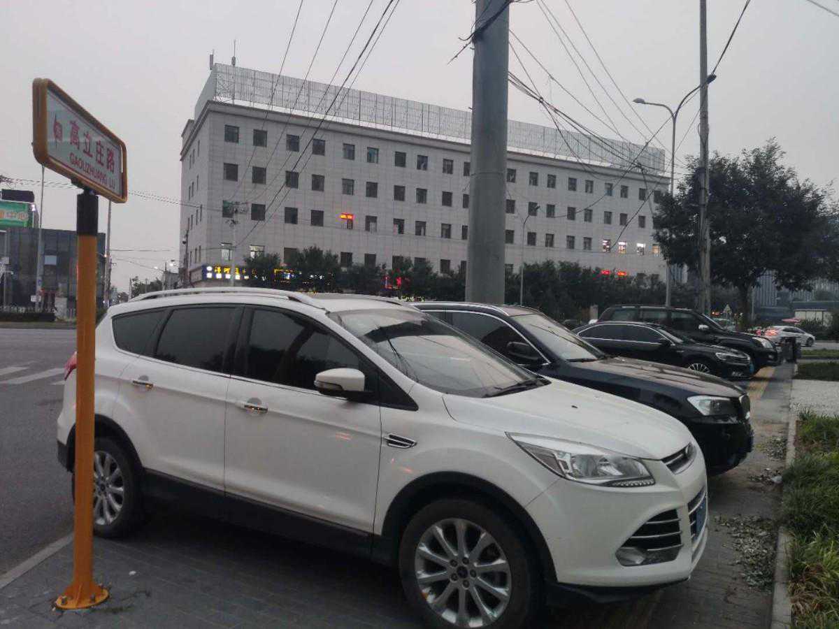 小区入住两年，地库迟迟不开 居民停车直呼“太难了”