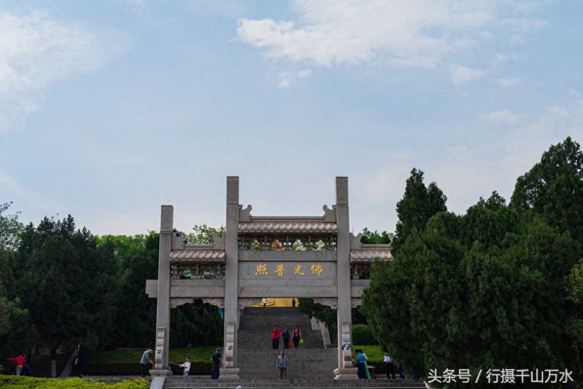 风光秀丽的千佛山弥勒胜苑