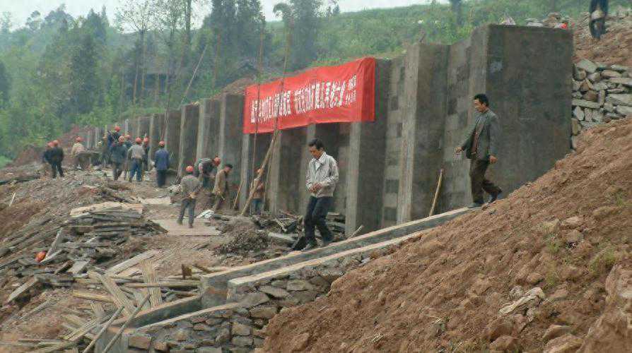 岩石路堑边坡抗滑桩加固效果分析