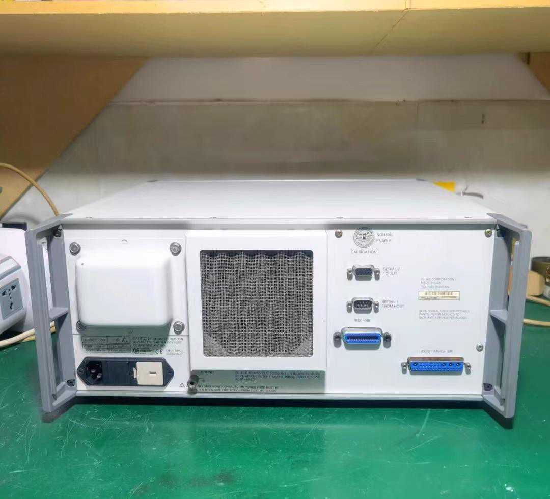 福禄克5500A多功能仪器校准仪