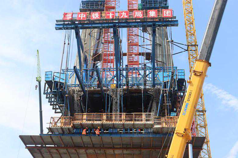 无惧“烤”验，沪苏湖铁路建设工地“热火朝天”