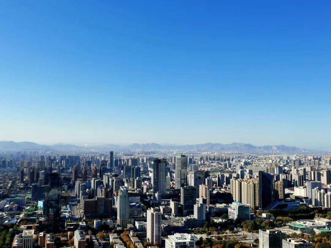 空气干燥，有大风和沙尘！